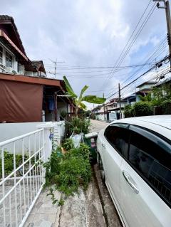 ขายด่วนทาวน์เฮ้าส์ หมู่บ้านชมเดือน 3 ซอยอ่อนนุช 59/1 ใกล้ APL ทับช้าง (N.1827)-202509181321551758176515645.jpg