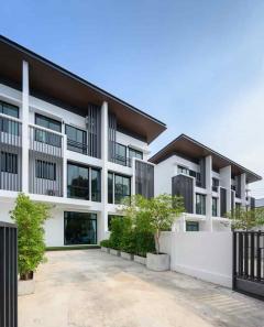 ขายทาวน์โฮม 3 ชั้น สไตล์โมเดิร์น – ซอยสตรีวิท 29
