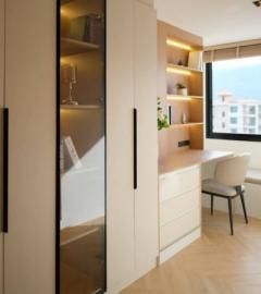 ศรีธนาคอนโด 2 ห้องสวยสไตล์ Modern Luxury โทนอบอุ่น วิวสวยเห็นภูเขา เฟอร์ฯครบ