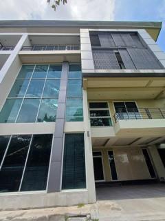 ขายโฮมออฟฟิต 4 ชั้น 600 ตร.ม. ห้องมุม 5 ห้องนอน ย่านรามอินทรา ใกล้แฟชั่นไอแลนส์