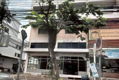 ให้เช่าอาคารพาณิชย์หลังมุม 2 คูหา 4 ชั้น ถนนอุดมสุข ทำเลดี (N.1865)