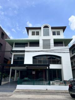 ให้เช่าอาคารสำนักงาน หมู่บ้านทาวน์อินทาวน์ 30 ตรว. 500 ตรม. 4 ชั้น ย่านลาดพร้าว ศรีวรา