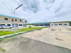 โรบินสัน โลตัสสุพรรณบุรี 3.26 กม.  ตลาดนัดไผ่ขวาง 1กม. ถนน คู่ขนาน บางบัวทอง-สุพรรณบุรี  โกดังให้เช่า  1-2ไร่ 1,120ตร.ม. พร้อมออฟฟิศ 2 ชั้น