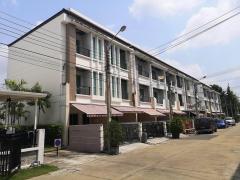 ขายทาวน์โฮม 3 ชั้น หมูบ้านกลางเมือง สาทร- ตากสิน 2 หลังมุม เขตจอมทอง จังหวัดกรุงเทพมหานคร