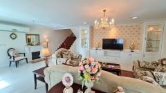 ให้เช่า Luxury 4-Bedroom Duplex Penthouse ในสุขุมวิท 39 บนชั้น 20-21 ขนาด 572 ตร.ม 4 ห้องนอน 5 ห้องน้ำ พร้อมอ่างจากุซซี่ส่วนตัว 