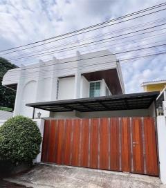 ขาย บ้านเดี่ยว 2 ชั้น รีโนเวทใหม่ทั้งหลัง ถนนวิภาวดี 16 ซ.โชคชัยร่วมมิตร เข้าออกได้หลายเส้นทาง ถนนวิภาวดีรังสิต 16 รัชดาภิเษก 19 ลาดพร้าว 18 ลาดพร้าว 26