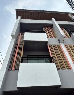 ขายทาวน์โฮม 3 ชั้น โครงการเดอะซิมโฟนี ทำเลศักยภาพ ติดถนนใหญ่ ใกล้แฟชั่นไอส์แลนด์-202509241557471758704267184.jpg