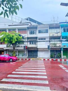 BTSเจริญนคร วงเวียนใหญ่ 1.5 กม.ไอคอนสยาม 445ม. ให้เช่าตึกแถว 3 ชั้น 19ตร.วา. 229ตร.ม. ทำนวด สปา ขายยา คาเฟ่ 2 นอน 2 น้ำ เยาวราช 2.5 กม.