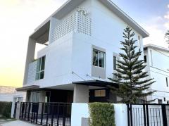 Super Luxury 4-BedR Family House for Sale: Nirvana Absolute Krungthep Kreetha – 329 sqm | Fully Furnished | Brighton&Wellington Inter School