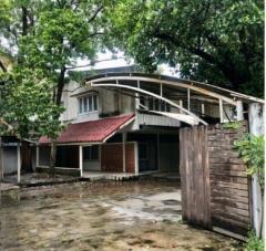 ขายที่ดินพร้อมบ้านแปลงมุม 187 ตรว. เอกมัย ซอย 18 สภาพแวดล้อมดี เหมาะสร้างบ้าน สำนักงาน หรือลงทุน ใกล้ BTS เอกมัย ทองหล่อ ขายที่ดินพร้อมบ้านแปลงมุม-187-ตรว.-เอก