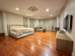 NTG149 ขายหรือเช่า บ้าน 3 ชั้น พร้อมเข้าอยู่ หมู่บ้านแกรนด์บางกอก บูเลอวาร์ด รัชดา-รามอินทรา 2 หลังใหญ่-202509272043201758980600824.jpg