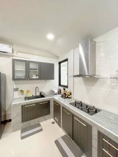 ขายทาวน์โฮม 3 ชั้น ใกล้หมู่บ้านนักกีฬาแหลมทอง บ้านรีโนเวทใหม่พร้อมอยู่ (N.1874)-202509291734181759142058403.jpg