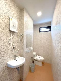 ขายทาวน์โฮม 3 ชั้น ใกล้หมู่บ้านนักกีฬาแหลมทอง บ้านรีโนเวทใหม่พร้อมอยู่ (N.1874)-202509291734201759142060538.jpg