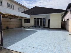 ให้เช่าบ้านชั้นเดี่ยว ถนนโชคชัยสี่ ซอยโชคชัยสี่ 36 จำนวน 4 ห้องนอน 2 ห้องน้ำ จอดรถ 5 คัน ให้เช่าบ้านชั้นเดี่ยว-ถนนโชคชัยสี่