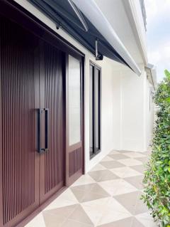 ให้เช่าทาวน์โฮม 3 ชั้น ใกล้หมู่บ้านนักกีฬาแหลมทอง บ้านรีโนเวทใหม่พร้อมอยู่ (N.1874)-202509300953361759200816688.jpg