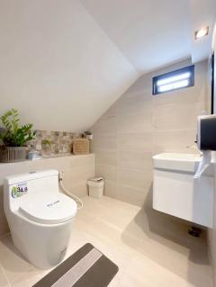 ให้เช่าทาวน์โฮม 3 ชั้น ใกล้หมู่บ้านนักกีฬาแหลมทอง บ้านรีโนเวทใหม่พร้อมอยู่ (N.1874)-202509300953401759200820461.jpg