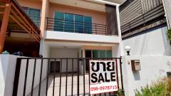 ขายทาวน์เฮาส์ 2 ชั้น โครงการเรเนซองซ์  บางละมุง ใกล้ถนนสุขุมวิทเพียง 60 เมตร คุณโอ๋ 098-097-8715