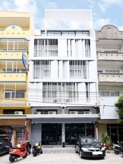 ให้เช่าอาคารพาณิชย์ 2 คูหา 5ชั้นครึ่งรัตนาธิเบศร์ – นนทบุรี ใกล้ สถานีไทรม้า 884ตรม 6ห้องนอน8 ห้องน้ำ เหมาะทำเป็นร้านค้า สำนักงาน  ร้าน Spa ร้านนวด  มี3  ที่จอดรถ ห้องเก็บของ เป็นอาคารเปล่ายังไม่ตกแต่ง