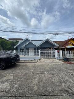 บ้านเช่าศรีนครินทร์ ใกล้รถไฟฟ้า ถ.นครินทร์ บ้านตกแต่งใหม่ เฟอร์+เครื่องใช้ไฟฟ้าใหม่หมด ทำเลดีมากใกล้ห้างสรรพพสินค้ามากมาย-202510031405391759475139773.jpg