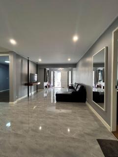 บ้านเช่าศรีนครินทร์ ใกล้รถไฟฟ้า ถ.นครินทร์ บ้านตกแต่งใหม่ เฟอร์+เครื่องใช้ไฟฟ้าใหม่หมด ทำเลดีมากใกล้ห้างสรรพพสินค้ามากมาย-202510031405401759475140261.jpg