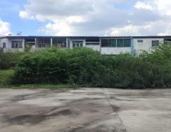 ให้เช่าที่ดินถมแล้ว 1 ไร่ ถ.เพชรเกษม เข้าออกได้ 2 ทาง เหมาะสำหรับ ร้านอาหาร โกดัง สนามแบดมินตัน สตูดิโอ ตรงข้ามตลาดบางแค ใกล้ MRT บางแค 