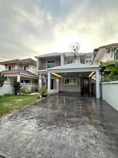 ให้เช่าบ้านเดี่ยว 2 ชั้น 55 ตรว. 3 ห้องนอน โครงการอุ่นรัก ลาดพร้าว 41 ใกล้รถไฟฟ้าสถานีภาวนา เพียง 1 กม. ให้เช่าบ้านเดี่ยว-2-ชั้น-55-ตรว.-3-ห้องน