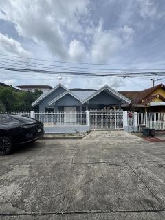 ให้เช่าบ้านเดี่ยวชั้นเดียว 53 ตรว. 2 ห้องนอน หมู่บ้านปลาทองศรีนครินทร์ รีโนเวทใหม่ ติด FoodLand ศรีนครินทร์ ใกล้ Jas Urban ให้เช่าบ้านเดี่ยวชั้นเดียว-53-ตรว.-2-ห