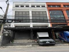 ให้เช่าตึกแถว 2 คูหา ซอยศรีนครินทร์ 24 ใกล้ สถานีรถไฟฟ้ากลันตัน ให้เช่าตึกแถว-2-คูหา-ซอยศรีนครินทร์-24