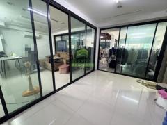 อาคารพาณิชย์ 2 คูหา โบ๊เบ๊มาร์เก็ต โคราช เนื้อที่ 36 ตร.ว ทำเลทองกลางการค้าใหญ่ เหมาะลงทุนต่อยอดธุรกิจ-202510041516581759565818396.jpg