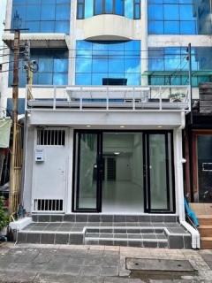 เช่า พื้้นที่ ชั้น 1 และชั้นลอย อาคารพาณิชย์ รีโนเวทใหม่ ใกล้มหาวิทยาลัยหอการค้าไทย ทำเลดี-202510051424561759649096439.jpg