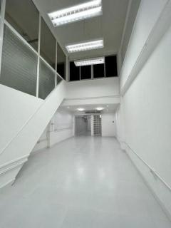 เช่า พื้้นที่ ชั้น 1 และชั้นลอย อาคารพาณิชย์ รีโนเวทใหม่ ใกล้มหาวิทยาลัยหอการค้าไทย ทำเลดี-202510051424561759649096893.jpg