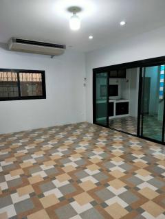 ขายอาคารพาณิชย์ 2ชั้นครึ่ง 3 คูหา ทำเลทอง บางศรีเมือง จังหวัดนนทบุรี-202510060903281759716208090.jpg