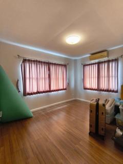 ให้เช่าบ้านเดี่ยว 2 ชั้น พร้อมเฟอร์นิเจอร์ โครงการ ชัยพฤกษ์ ปิ่นเกล้า สาทร ไลน์ไอดี ✅ @bird888-202510061058541759723134431.jpg