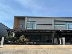 ให้เช่าทาวน์เฮ้าส์ โครงการ เวิร์ฟ พระราม 9 ตกแต่งสวยสไตล์ Modern Loft พร้อมอยู่ บนที่สุดของทำเลถนนกรุงเทพกรีฑาตัดใหม่ ให้เช่าทาวน์เฮ้าส์-โครงการ-เวิร์ฟ-พ