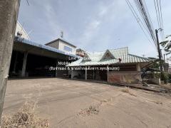บ้าน ขายบ้าน 3 ชั้น พร้อมร้านค้า สำนักงาน และโกดังเก็บสินค้า อ.ศรีมหาโพธิ ปราจีนบุรี 1-2-79 ไร่ ราคา 36 ล้าน 3BEDROOM2ห้องน้ำ 36000000 thb ไม่ไกลจาก ตลาดกรอกสมบูรณ์ สภาพเยี่ยม!