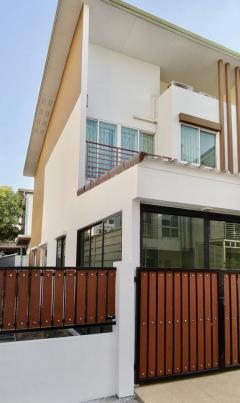 ขายดาวน์ ทาวน์เฮาส์ 2 ชั้น หมู่บ้านซิตี้เซนส์ วัชรพล - 27 ตร.ว *หลังริม ใกล้เพลินนารีมอลล์*