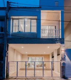 บ้าน ใกล้นิมมาน 500 ม. รีโนเวทใหม่ทั้งหลัง ทำเลเทพสุดในโซนนี้  ใกล้ มช. เพียง 1 กม.