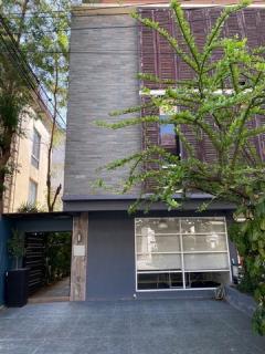 รหัสC6913 ให้เช่า Home Office 3ชั้น ทำเลย่านทาวน์อินทาวน์ ศรีวรา  เลียบทางด่วนเอกมัย รามอินทรา พักอาศัยได้