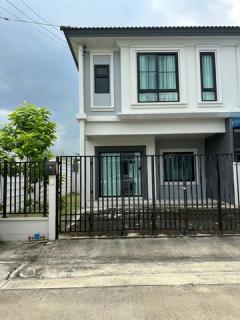 ขายทาวน์เฮาส์ บริทาเนีย สายไหม หลังริม ขนาด 26.80 ตร.ว