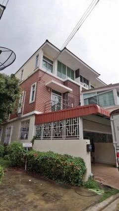 ขายทาวน์โฮม 3 ชั้น 22.5 ตร.ว. เดอะบริติช สาทร-กัลปพฤกษ์ หลังมุม ใกล้ BTS วุฒากาศ