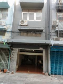 ขายตึกแถว อาคารพาณิชย์  3.5 ชั้นครึ่ง มีดาดฟ้า ซอยโพธิ์ปั้น ถนนอโศกดินแดง เขต.ดินแดง กทม 