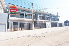 บ้านแฝด หมู่บ้าน กฤษดาเพลส เนื้อที่ 33 ตรว. ถนนกาญจนาภิเษก ต.คลองห้า อ.คลองหลวง จ.ปทุมธานี