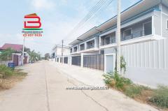 บ้านแฝด หมู่บ้าน กฤษดาเพลส เนื้อที่ 33 ตรว. ถนนกาญจนาภิเษก ต.คลองห้า อ.คลองหลวง จ.ปทุมธานี-202510101008221760065702616.jpg