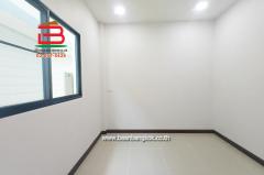 บ้านแฝด หมู่บ้าน กฤษดาเพลส เนื้อที่ 33 ตรว. ถนนกาญจนาภิเษก ต.คลองห้า อ.คลองหลวง จ.ปทุมธานี-202510101008261760065706511.jpg