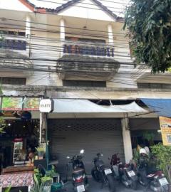 ทาวน์โฮม 2 ชั้นครึ่ง ห้าแยกสันติธรรม ของดี ราคาต่ำกว่าตลาด โครงสร้างแข็งแรง ปรับนิด ขายต่อได้กำไรเห็น ๆ