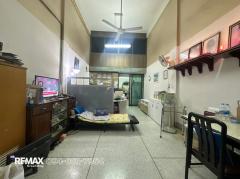 ขายตึกแถว 3 ชั้น ซอยท่าดินแดง 1 | ใกล้ถนนใหญ่-ตลาดท่าดินแดง | เหมาะอยู่อาศัยหรือทำธุรกิจขนาดเล็ก ราคาเพียง 6 ล้าน-202510101604011760087041142.jpg