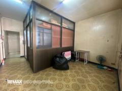 ขายตึกแถว 3 ชั้น ซอยท่าดินแดง 1 | ใกล้ถนนใหญ่-ตลาดท่าดินแดง | เหมาะอยู่อาศัยหรือทำธุรกิจขนาดเล็ก ราคาเพียง 6 ล้าน-202510101604061760087046385.jpg