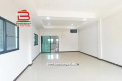 บ้านแฝด หมู่บ้าน กฤษดาเพลส หลังริม เนื้อที่ 34 ตรว. ถนนกาญจนาภิเษก ต.คลองห้า อ.คลองหลวง จ.ปทุมธานี-202510101744301760093070201.jpg