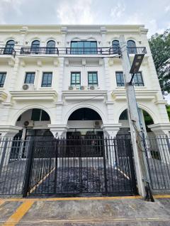 ขาย อาคารพาณิชย์ 3.5 ชั้น เดอะริช อเวนิว @ ดำรงรักษ์ 19.1 ตรว. เหมือนใหม่ ไม่เคยอยู่อาศัย