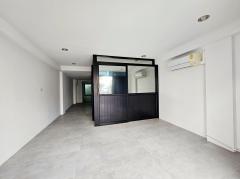 ขาย อาคารพาณิชย์ 3.5 ชั้น เดอะริช อเวนิว @ ดำรงรักษ์ 19.1 ตรว. เหมือนใหม่ ไม่เคยอยู่อาศัย-202510102110241760105424626.jpg